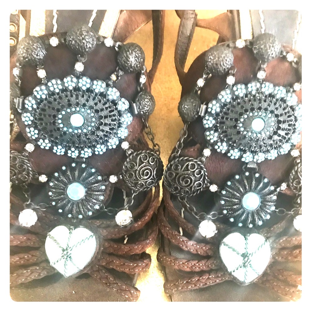 Embellished leather sandal